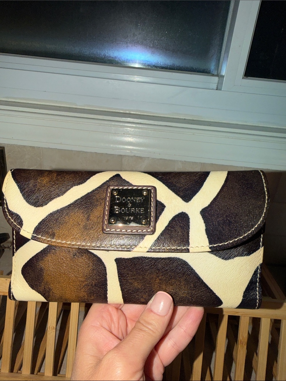 EUC Dooney & Bourke Brown and Cream Giraffe Print Wallet